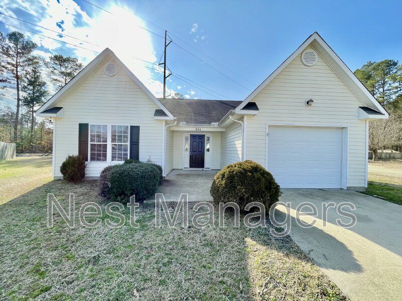 Fayetteville House: 804 Nighthawk Place