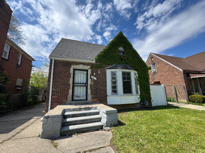Detroit House: 9927 Beaconsfield Street