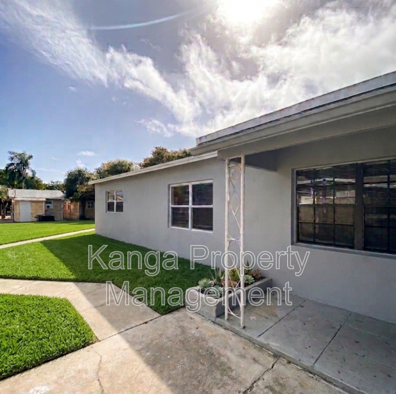West Palm Beach House: 3716 Henry Ave