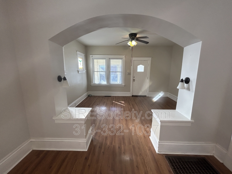 St. Louis House: 227 Dover St