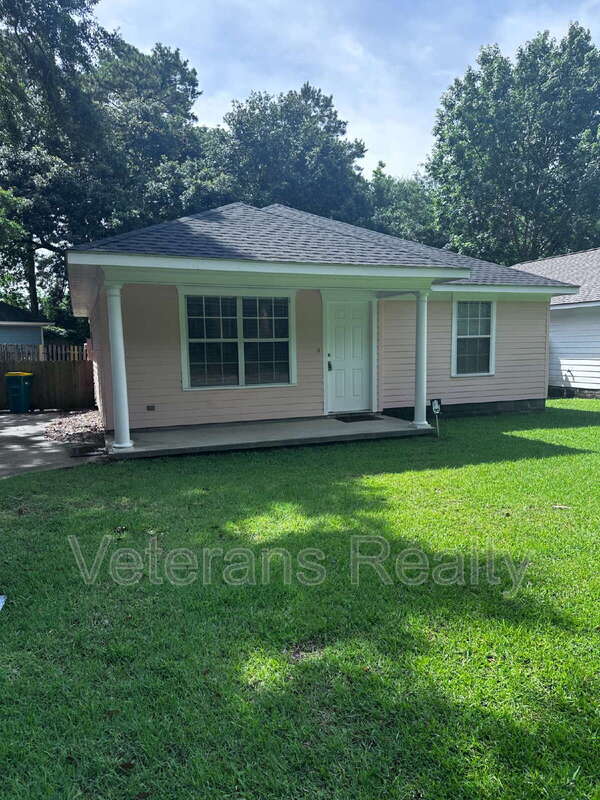 D'Iberville House: 11134 Gorenflo Rd