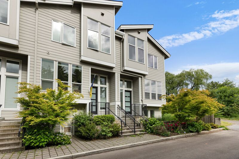 Portland Townhome: 2220 SE Lambert St