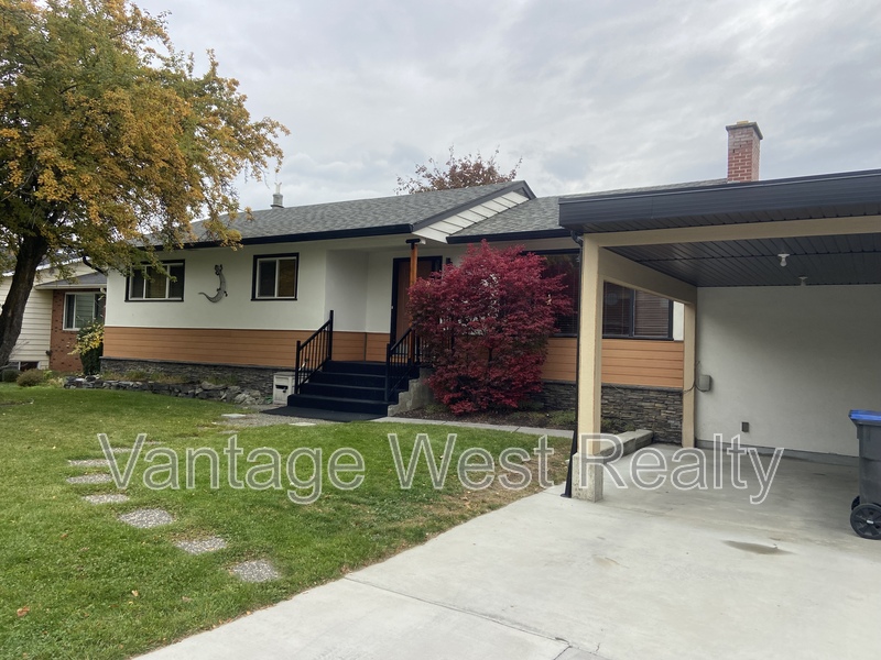 Kelowna House: 614 Greene Rd