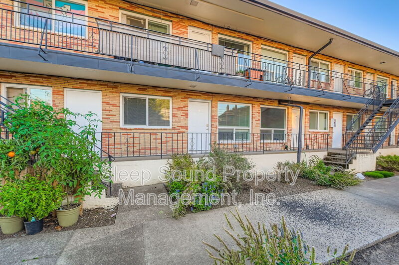 Portland Condo: 130 NE 17th Ave