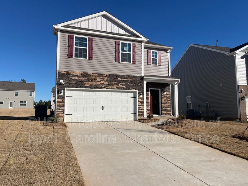 Statesville House: 128 Sycamore Springs Dr