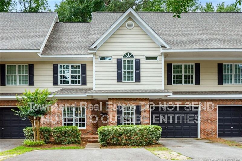 Fayetteville House: 320 Glenburney