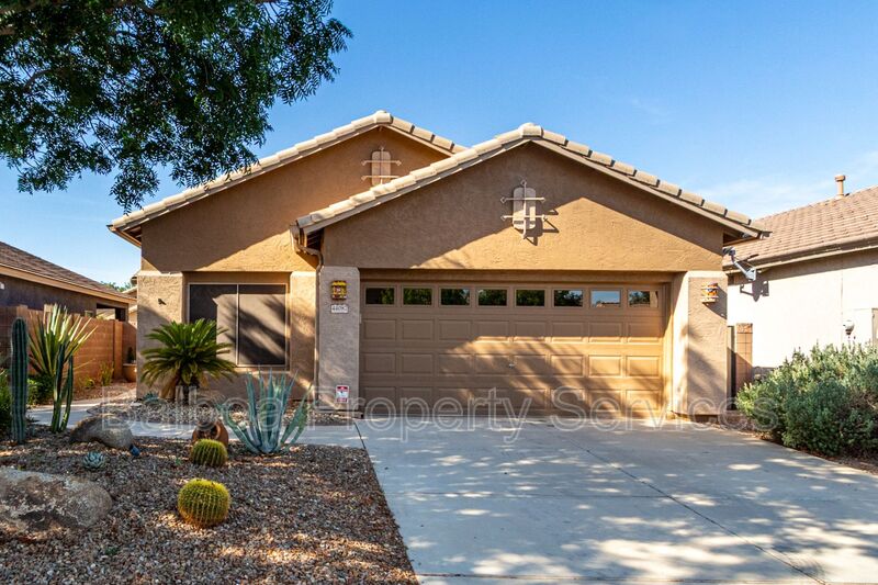Maricopa House: 44087 W Granite Dr