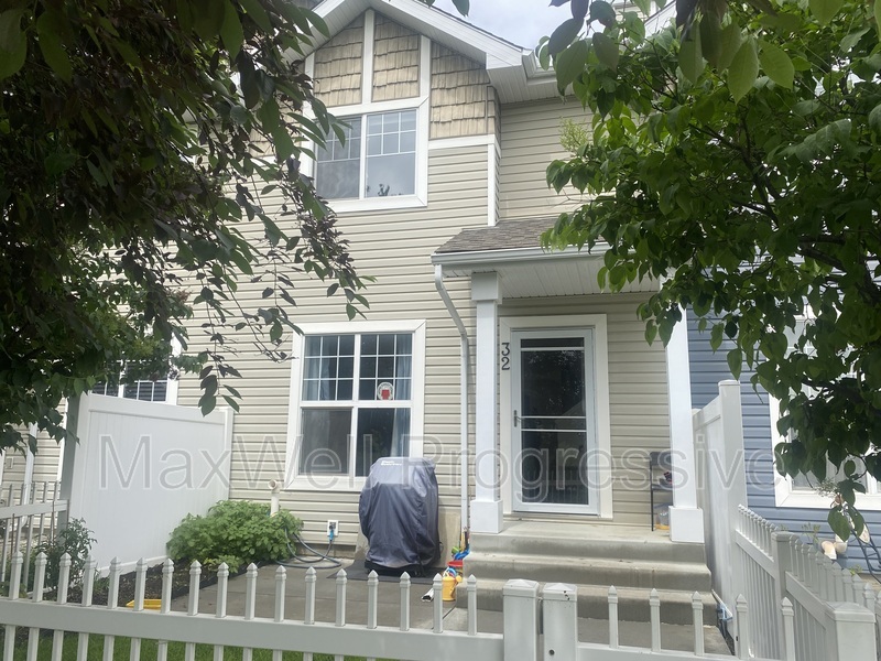 Edmonton Townhome: 2051 Towne Centre BV