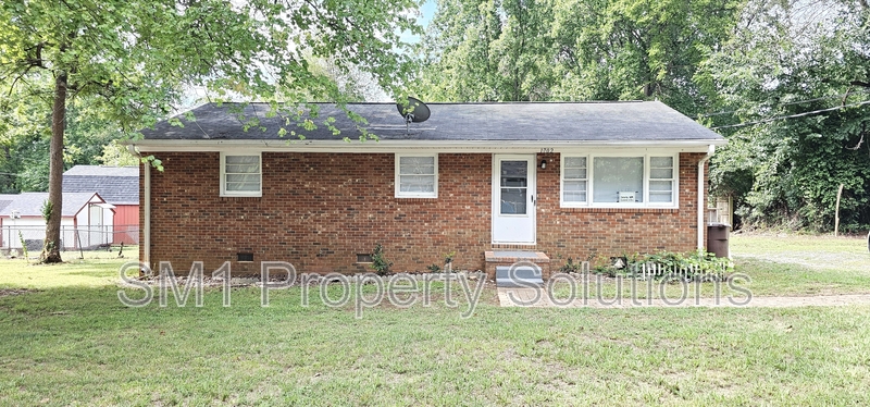 Greensboro House: 1702 Spry Street
