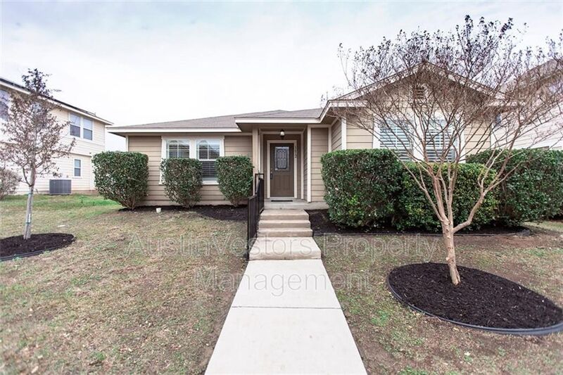 Round Rock House: 1612 Corn Hill Ln