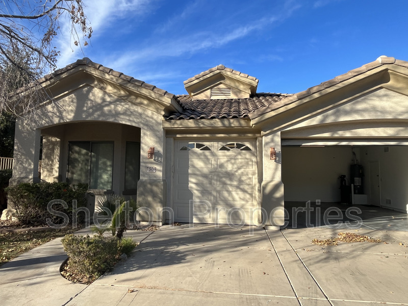 Litchfield Park House: 12620 W Segovia Dr
