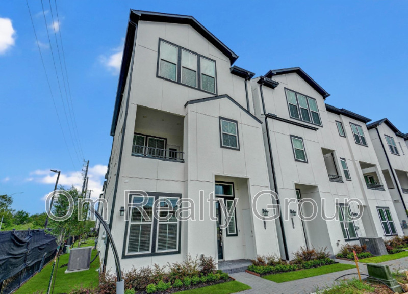 Houston House: 2710 Grand Fountains Dr.