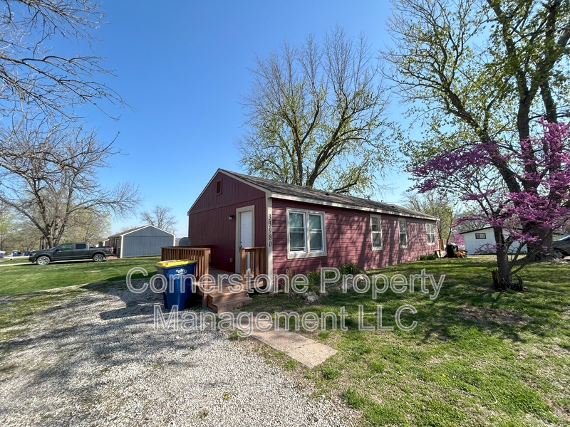 DeSoto House: 33980 83rd Street