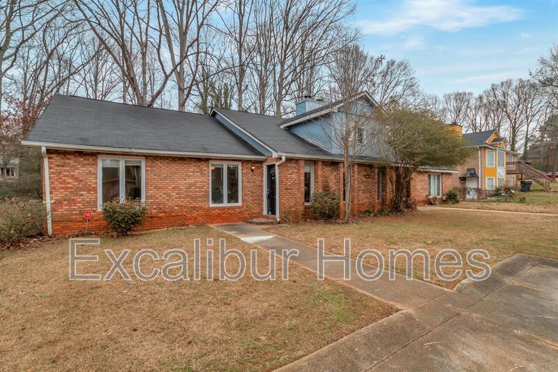 Conyers House: 2599 Fieldstone View Lane