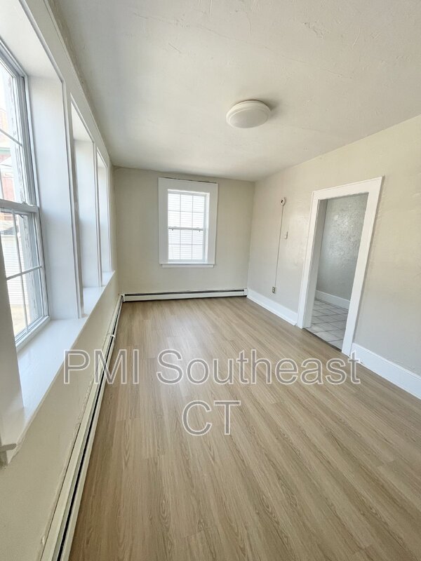 New London Condo: 92 Truman St