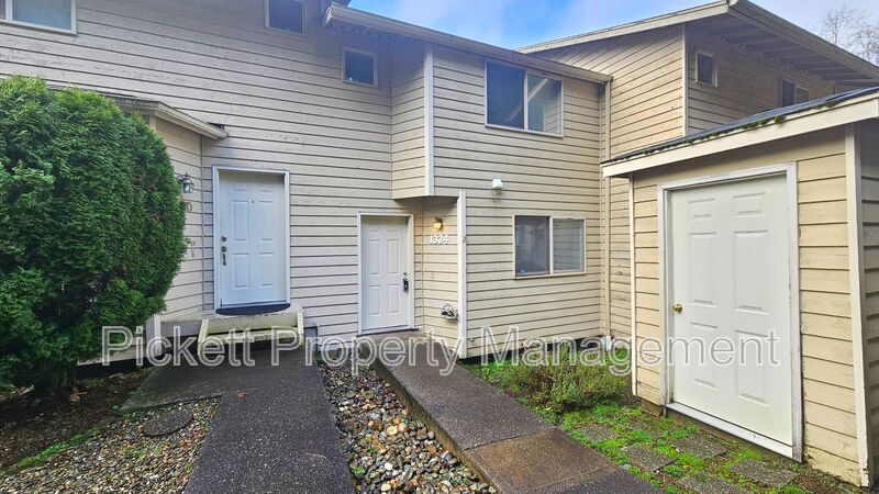 Bremerton Townhome: 1334 NE Jasmine Lane