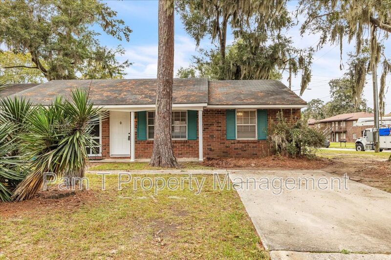Savannah House: 5209 Jasmine Ave