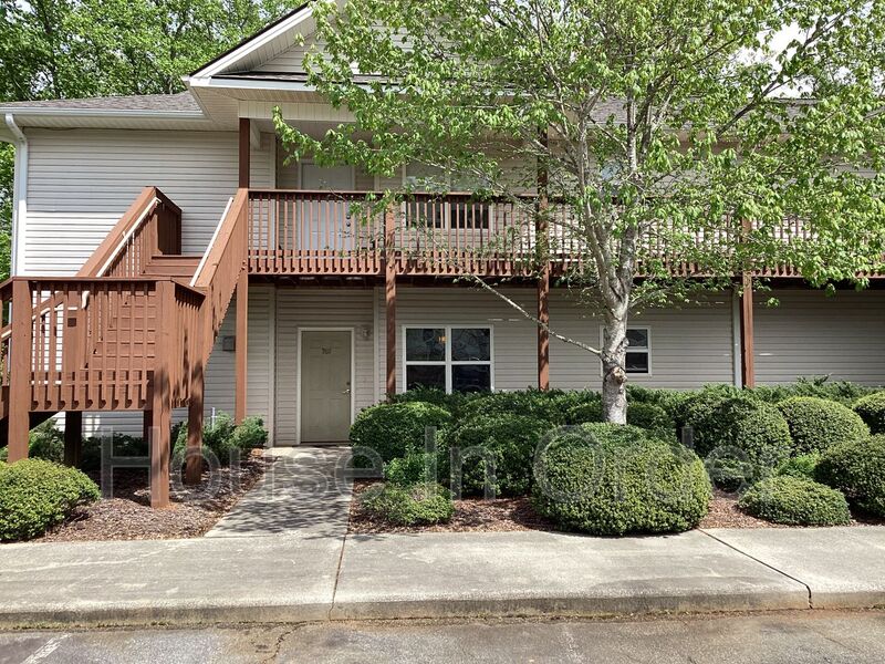 Arden House: 703 Olde Covington Way