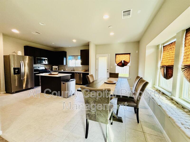 Manor House: 12605 Albatross Pass