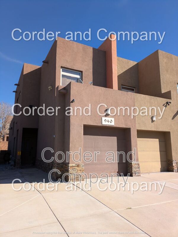 Albuquerque House: 940 Sellers Dr. NE