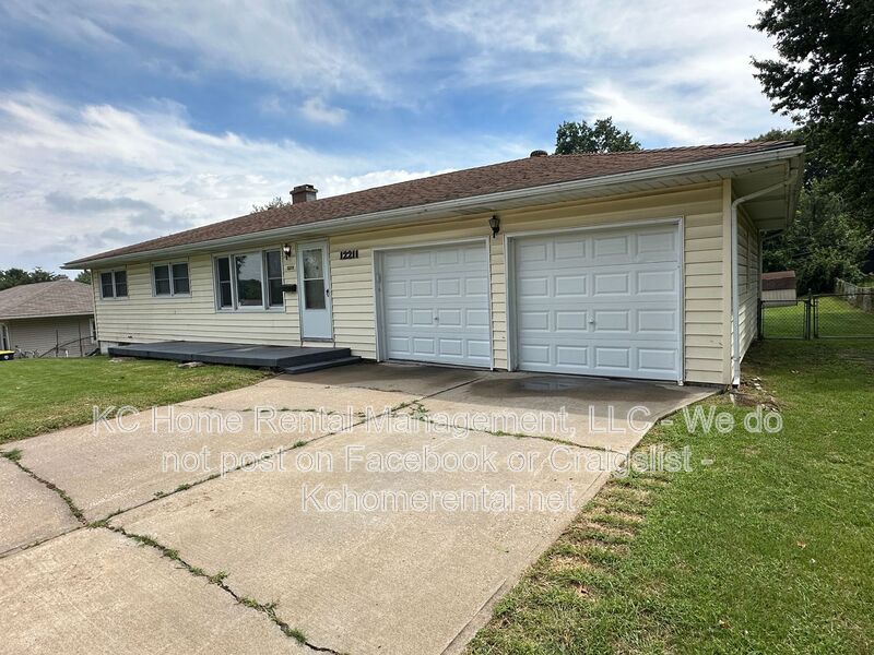 Kansas City House: 12211 E 52nd Terrace