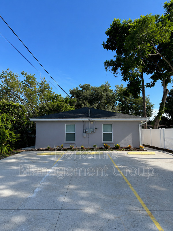 Winter Haven Townhome: 2405 Avenue C SW