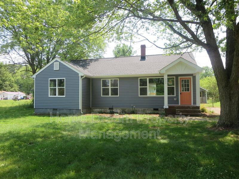 Colonial Beach House: 324 2nd Street