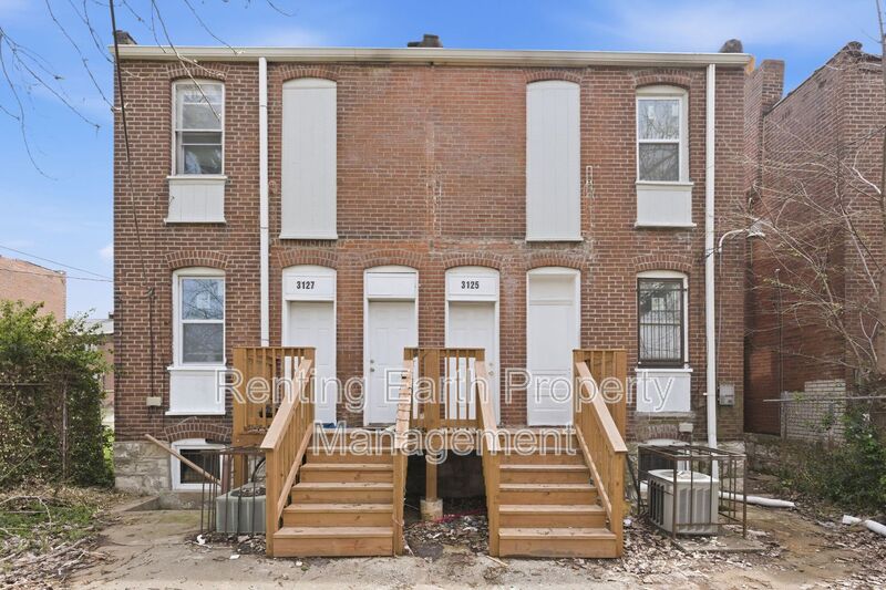 Saint Louis House: 3125 Clay Ave