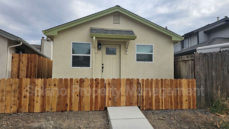 Vacaville House: 376 Marna Dr.