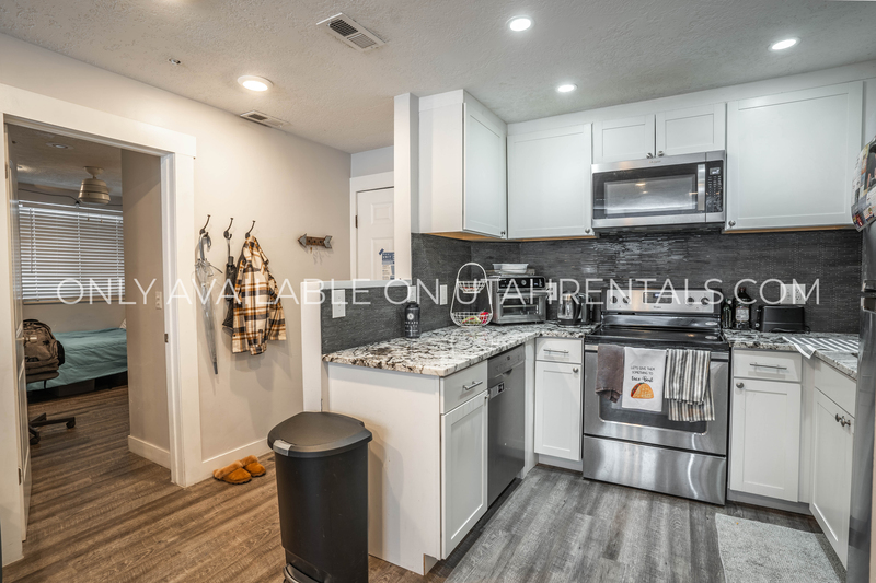 Provo House: 850 N University Ave