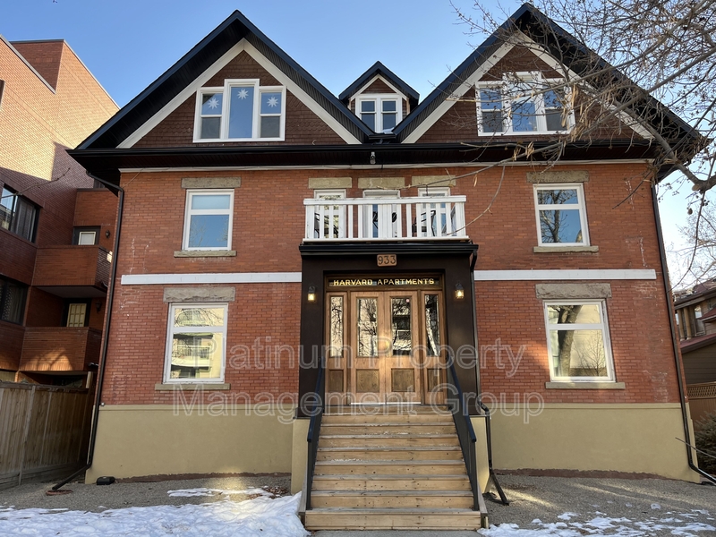 Calgary House: 933 18 Ave SW