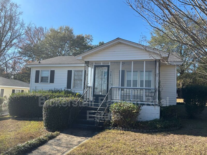 Phenix City House: 2211 First Avenue