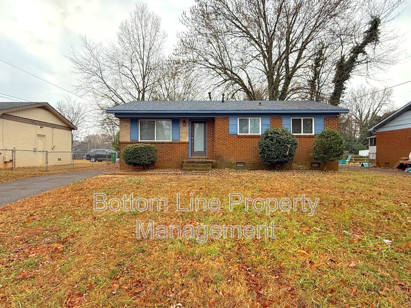 Charlotte House: 205 Edgegreen Dr