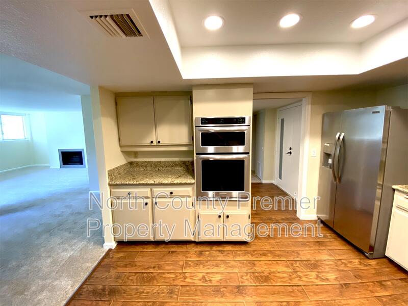 La Jolla Condo: 2420 Torrey Pines Road #B202