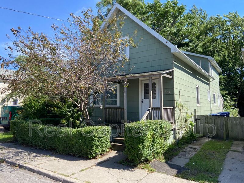 Buffalo House: 165 Smith St