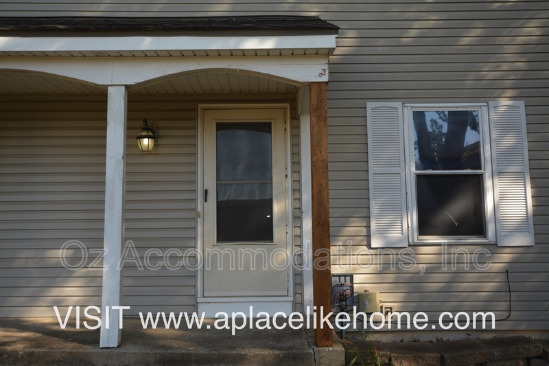 Grandview Townhome: 6124 E 129th St