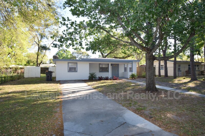 Auburndale House: 522 Oakland Road