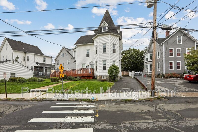 Danbury House: 4 Harmony St.