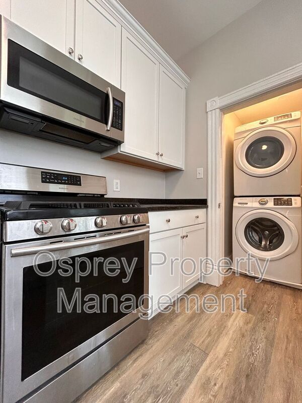 Charming 2-Bedroom Home -Close to Downtown Hampton! *ASK ABOUT OUR ZERO DEPOSIT* - Photo 11