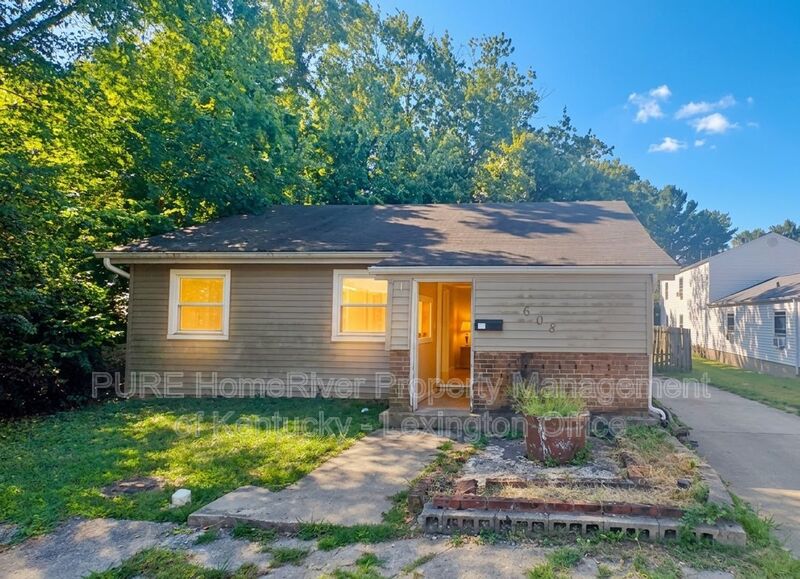 Georgetown House: 608 Main Avenue