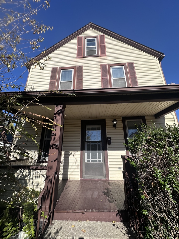 Lorain House: 223 East 27th Street