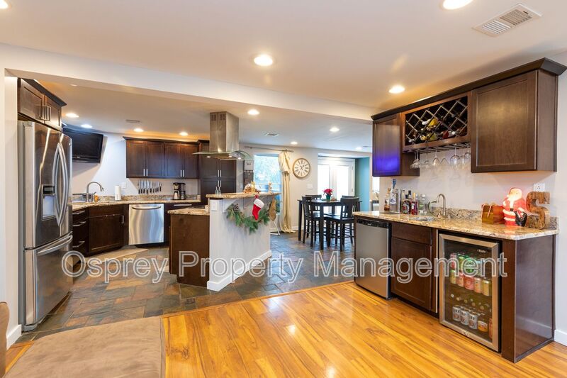 Spacious 4 Bedroom 3 Bath Home  - Photo 3