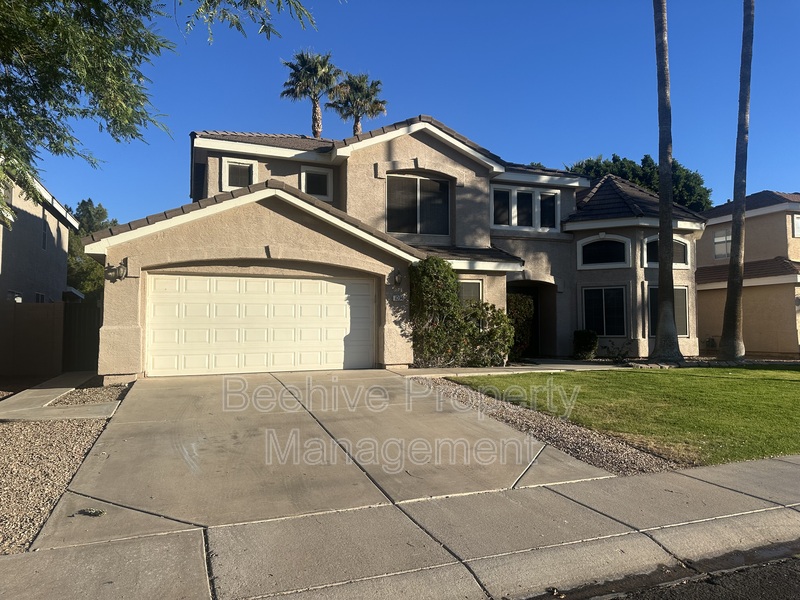 Gilbert House: 1034 W Juanita Ave