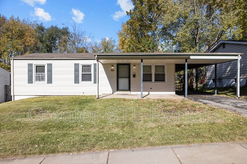 Saint Charles House: 413 S Pam Ave