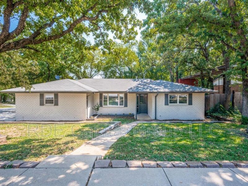 Bedford House: 1108 Wade Drive