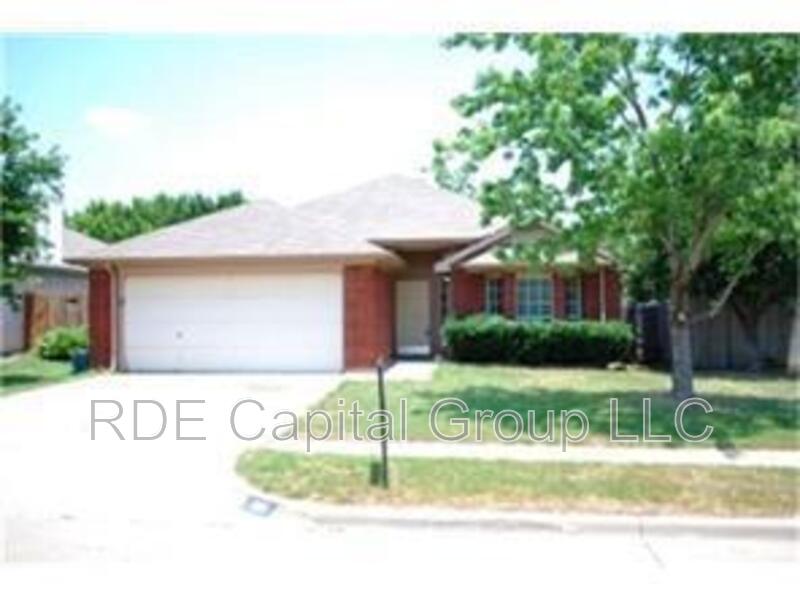 Arlington House: 325 Angelina Dr