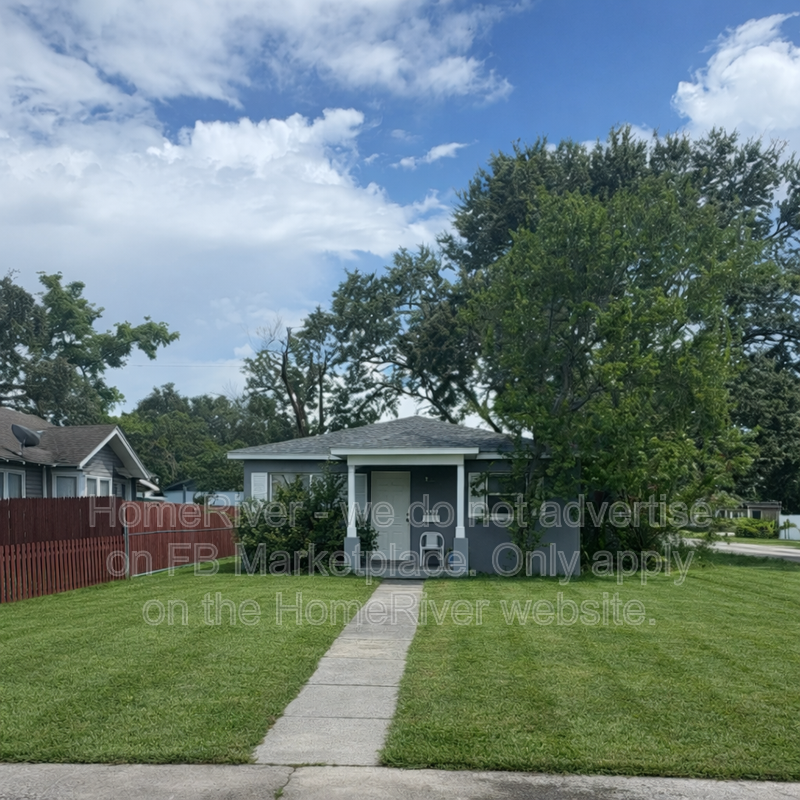 Saint Petersburg House: 2866 Emerson Ave S