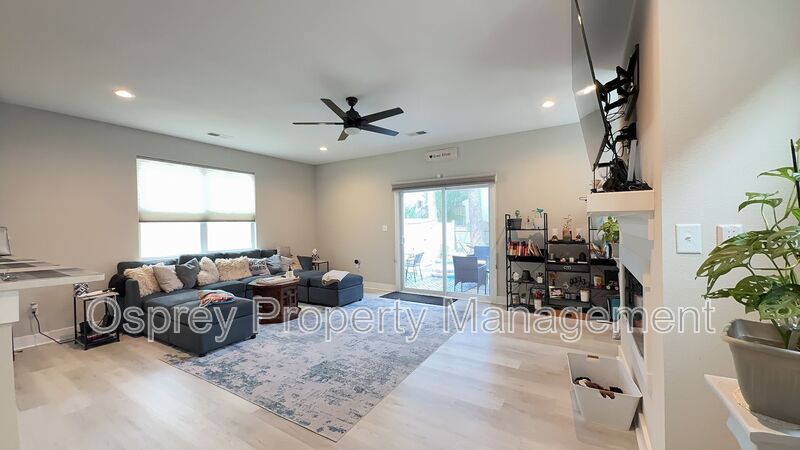 Modern 4-Bedroom Virginia Beach Home Near Town Center! - Photo 9