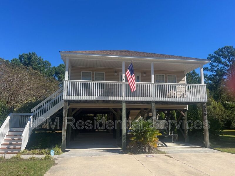 Hampstead House: 815 Driftwood Drive