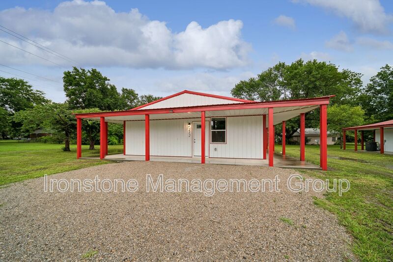 Nowata House: 212 West Jackson Avenue